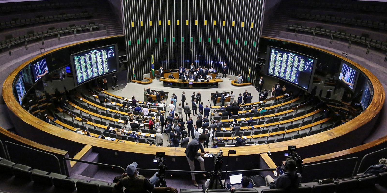 camara-aprova-urgencias-para-votacao-de-projetos-com-foco-em-educacao