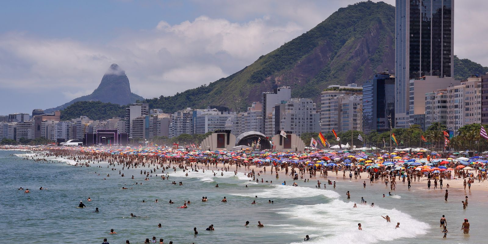 seguranca-para-reveillon-no-rio-contara-com-300-viaturas-com-cameras