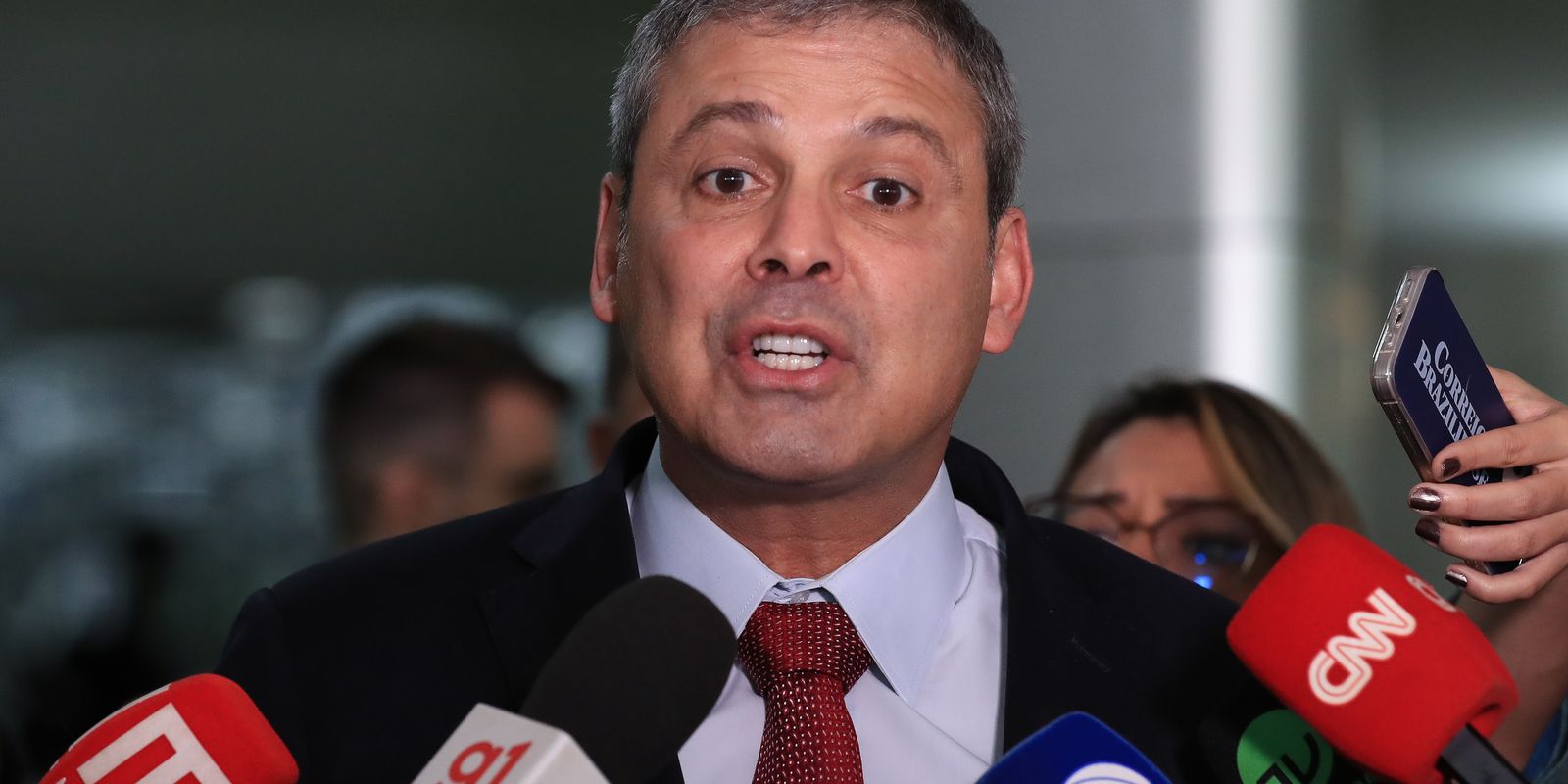 governo-deve-enviar-projeto-para-acabar-com-escala-6×1,-diz-lider