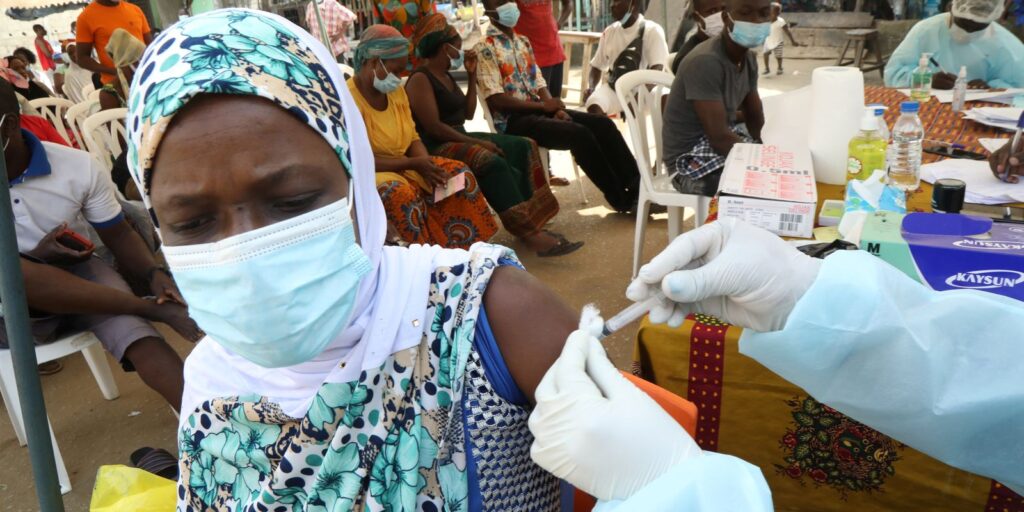 vacina-contra-cepa-do-ebola-na-africa-pode-demorar-ate-9-meses